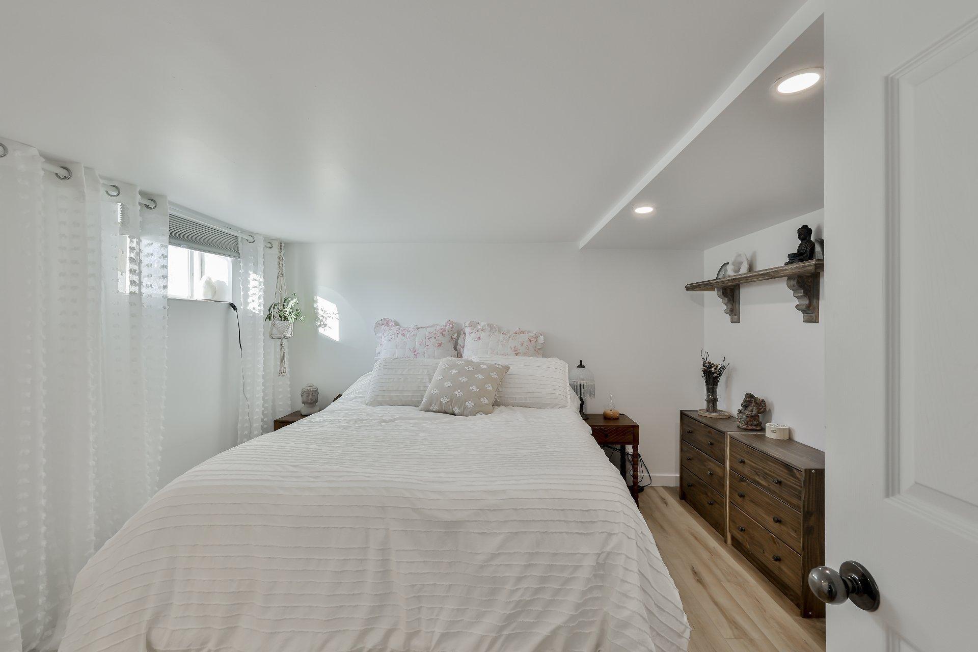









3150


Ch. St-Charles

,
Terrebonne (Lachenaie),




QC
J6V0G9

