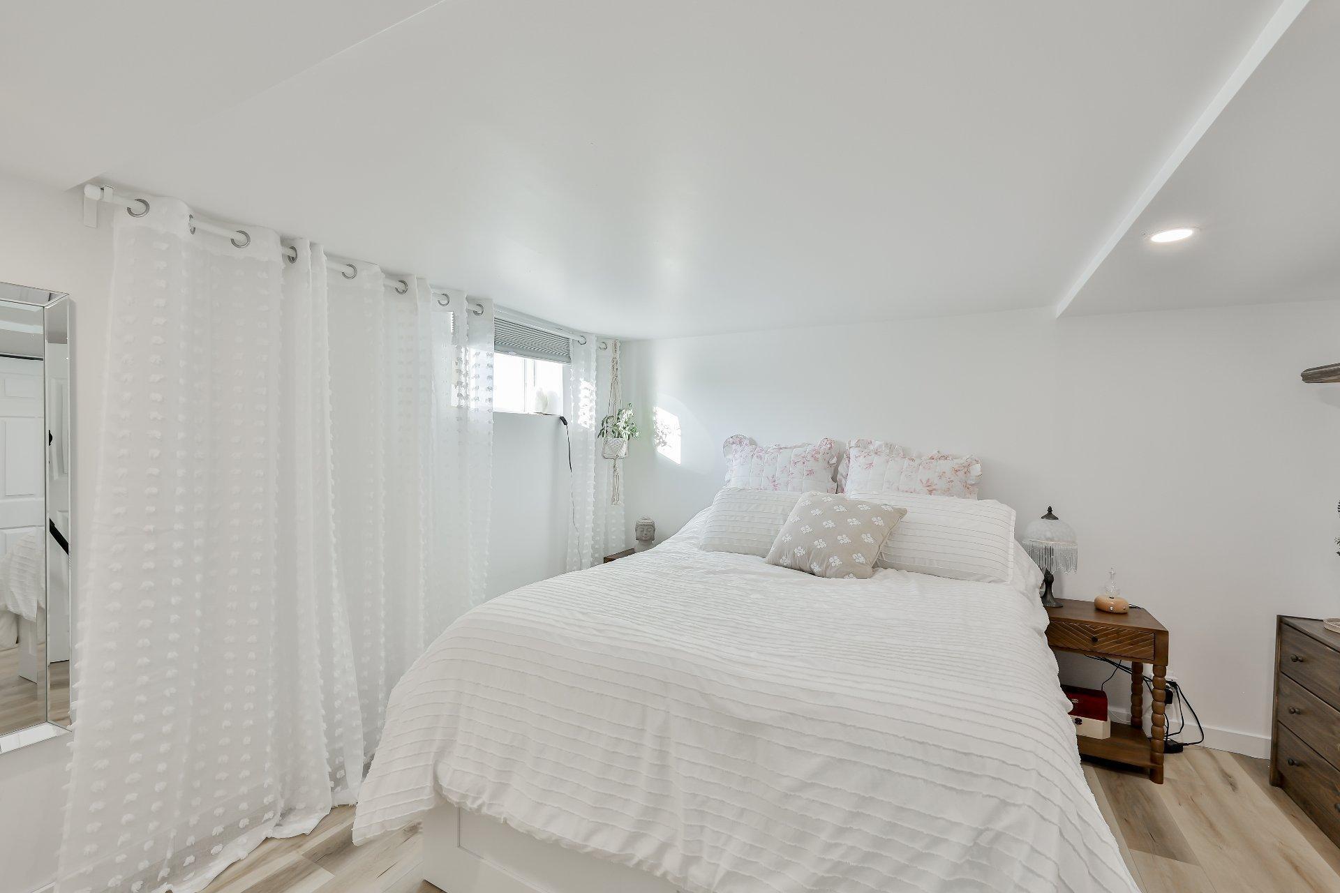









3150


Ch. St-Charles

,
Terrebonne (Lachenaie),




QC
J6V0G9

