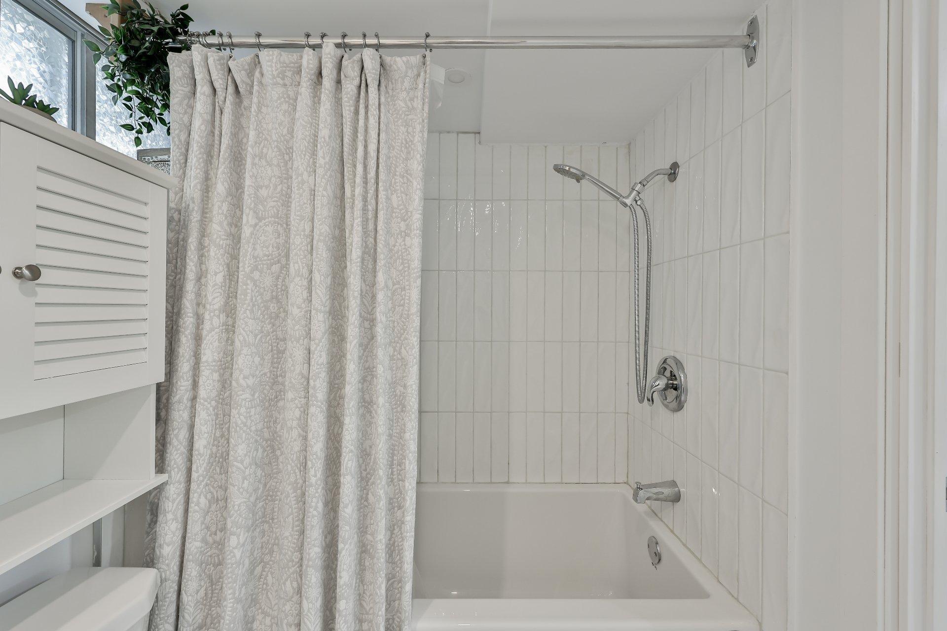 









3150


Ch. St-Charles

,
Terrebonne (Lachenaie),




QC
J6V0G9

