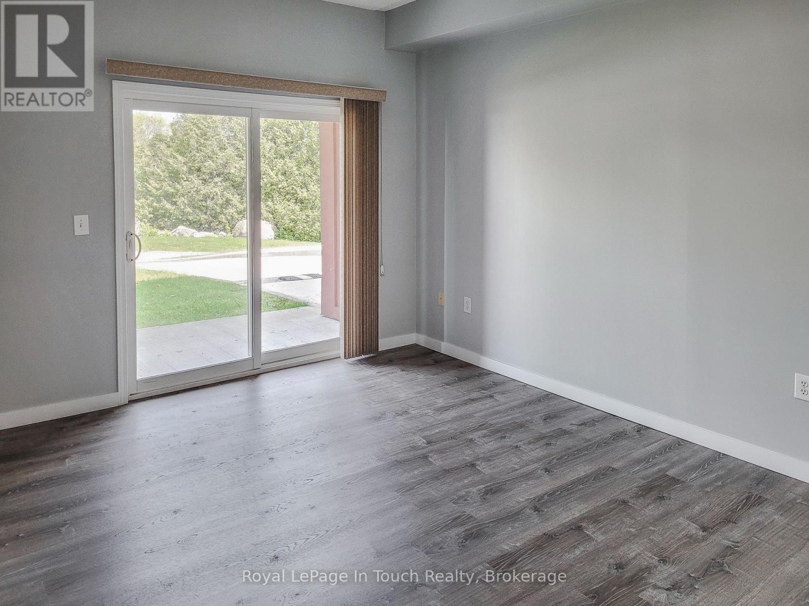 












102 - 333 LAFONTAINE ROAD W

,
Tiny,




Ontario
L9M0H1

