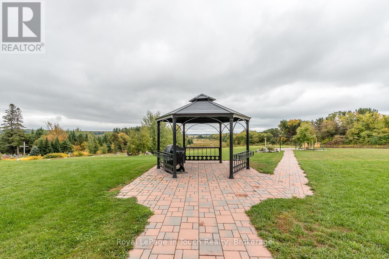 












102 - 333 LAFONTAINE ROAD W

,
Tiny,




Ontario
L9M0H1

