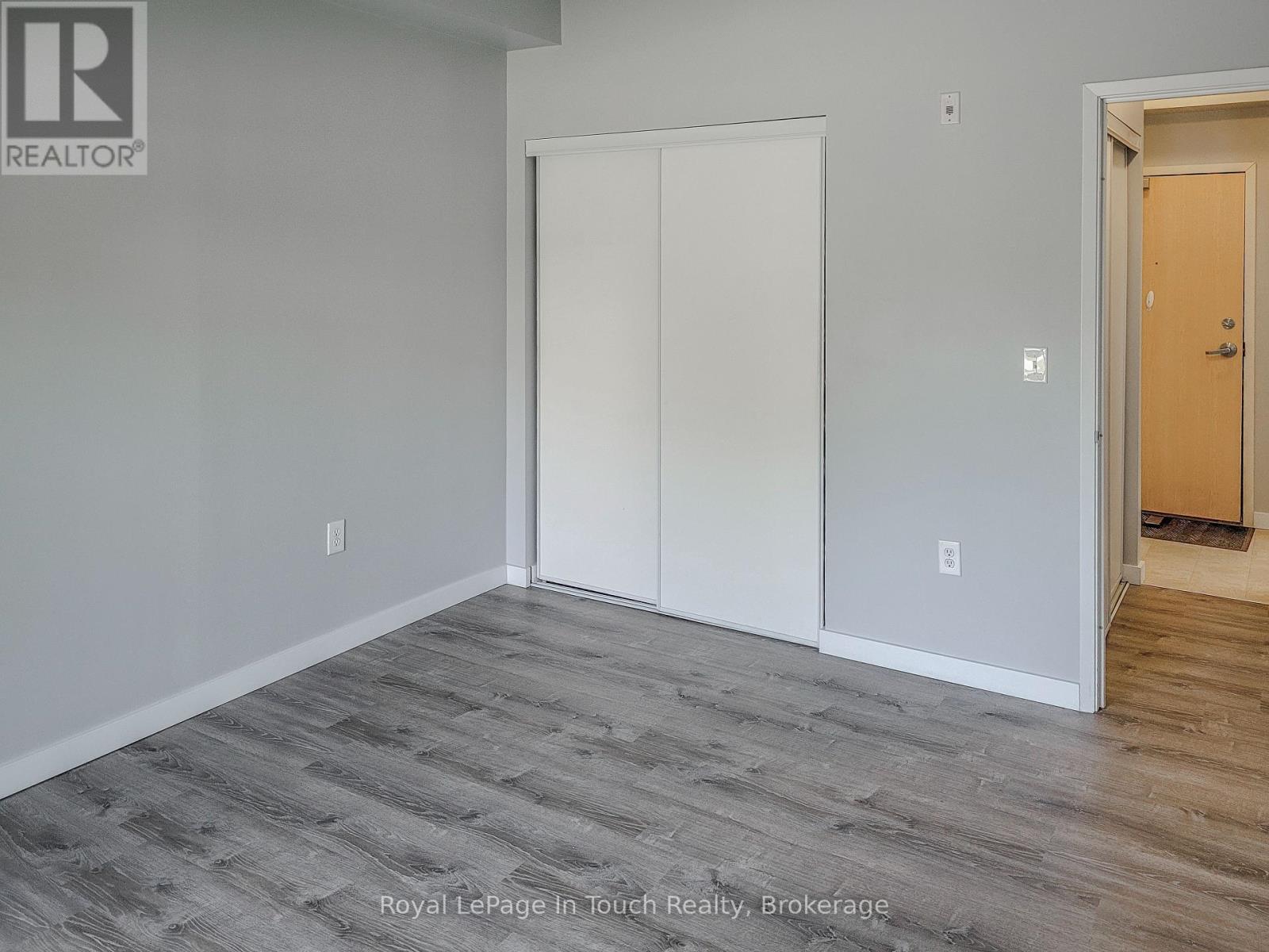 












102 - 333 LAFONTAINE ROAD W

,
Tiny,




Ontario
L9M0H1

