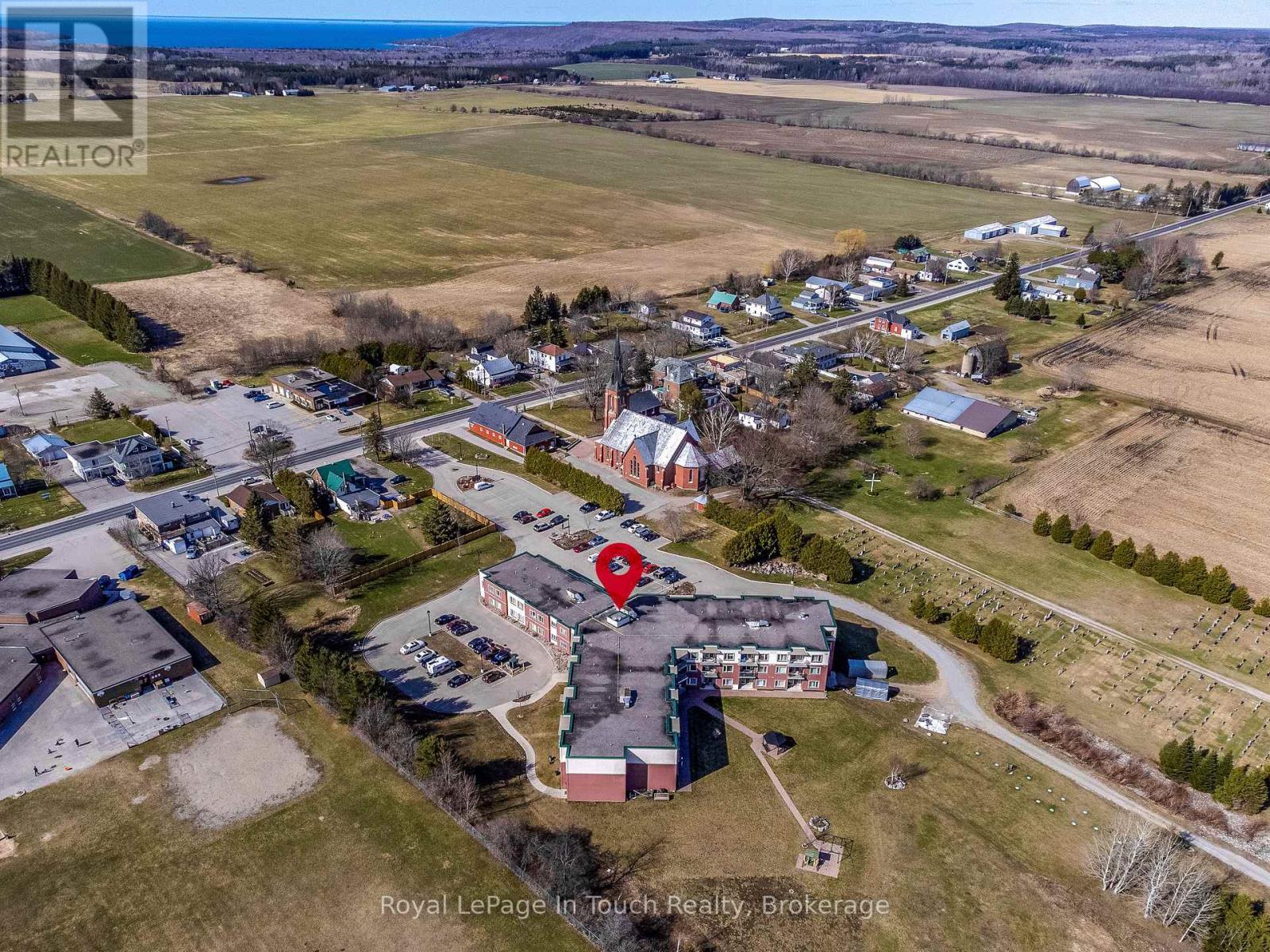 












102 - 333 LAFONTAINE ROAD W

,
Tiny,




Ontario
L9M0H1

