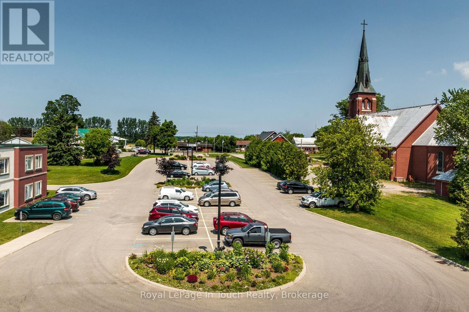 












102 - 333 LAFONTAINE ROAD W

,
Tiny,




Ontario
L9M0H1

