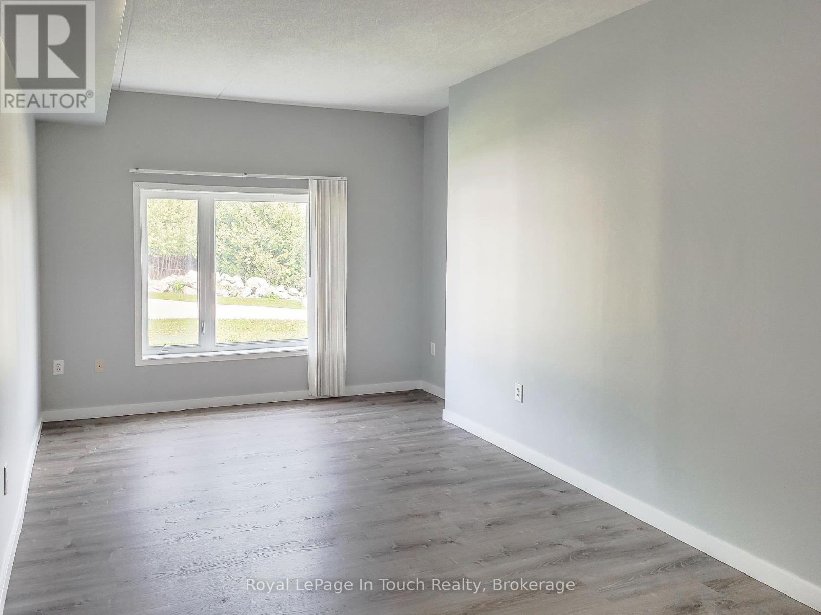 












102 - 333 LAFONTAINE ROAD W

,
Tiny,




Ontario
L9M0H1

