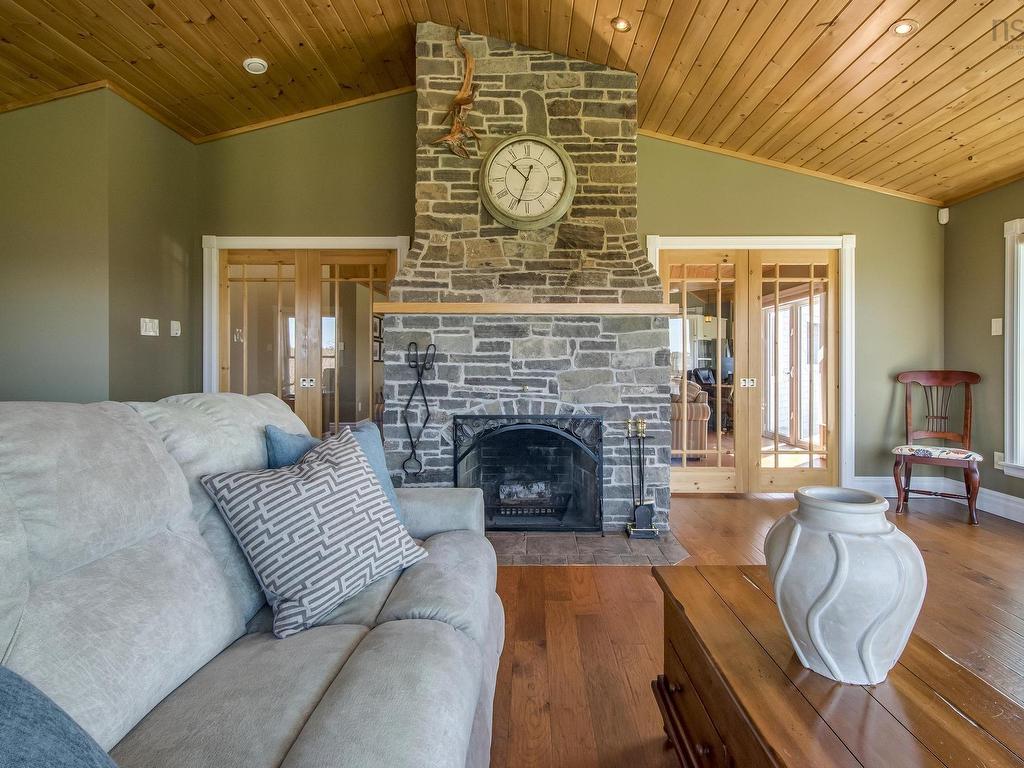 












52 Captain Landers Court

,
Hebron,




NS
B5A 5Z6

