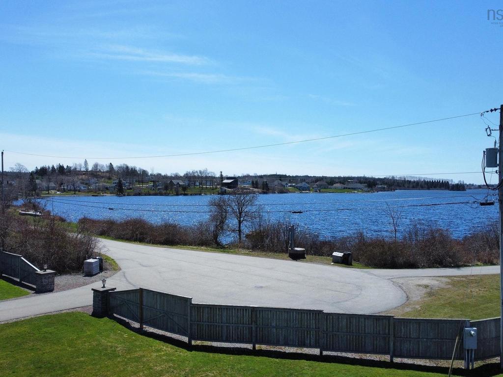












52 Captain Landers Court

,
Hebron,




NS
B5A 5Z6

