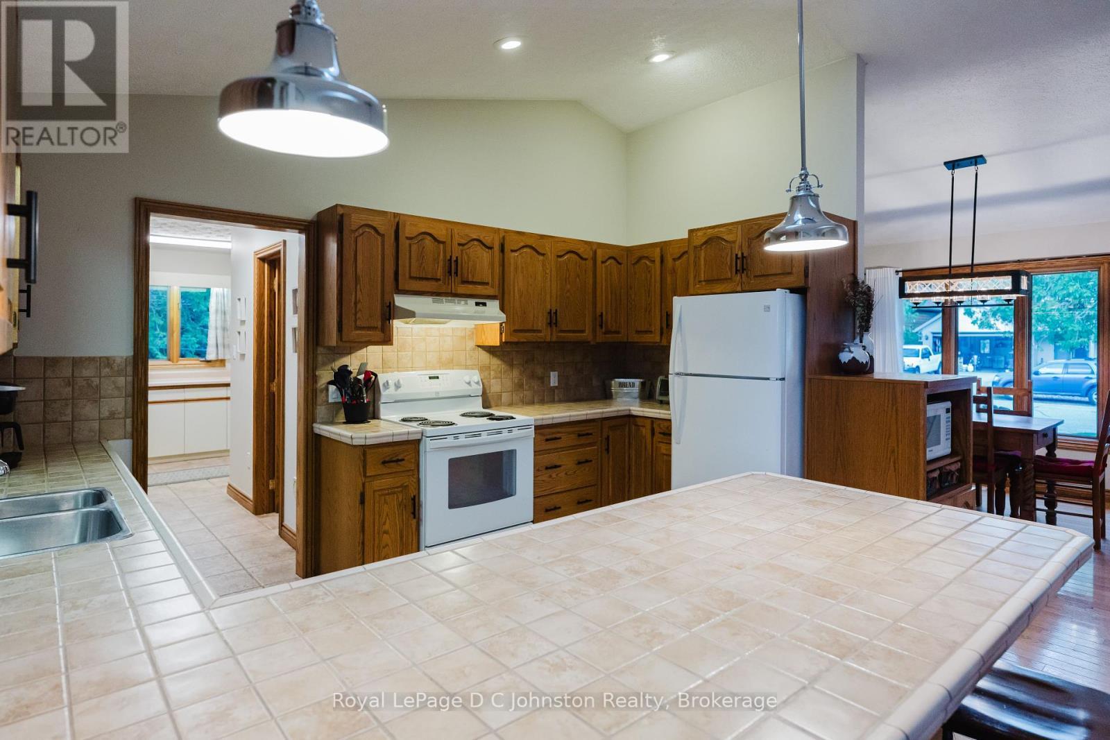 












30 CEDAR BUSH DRIVE

,
Saugeen Shores,




Ontario
N0H2L0

