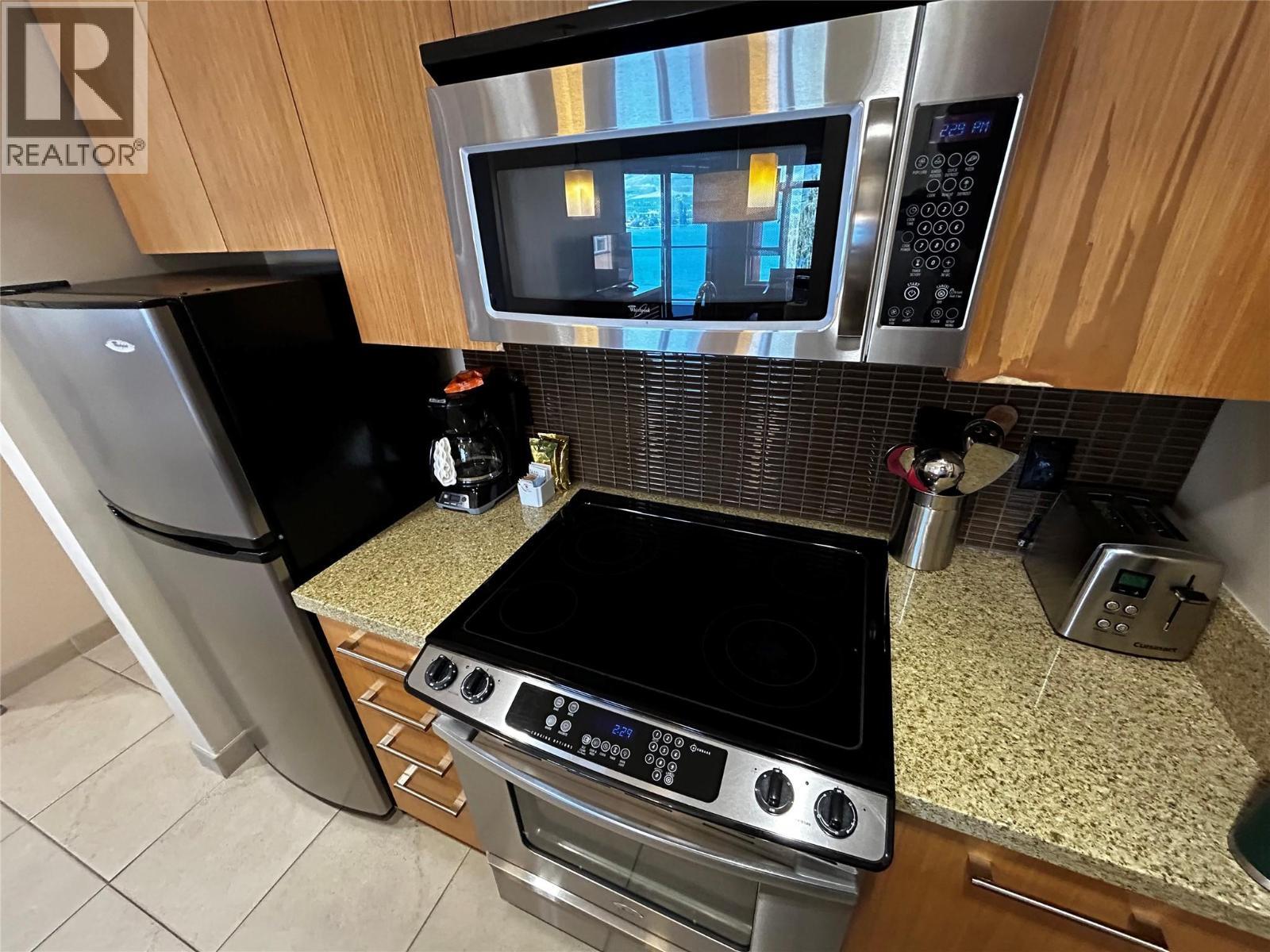 15 Park Place Place Unit# 341, Osoyoos, BC - Indoor Photo Showing Kitchen