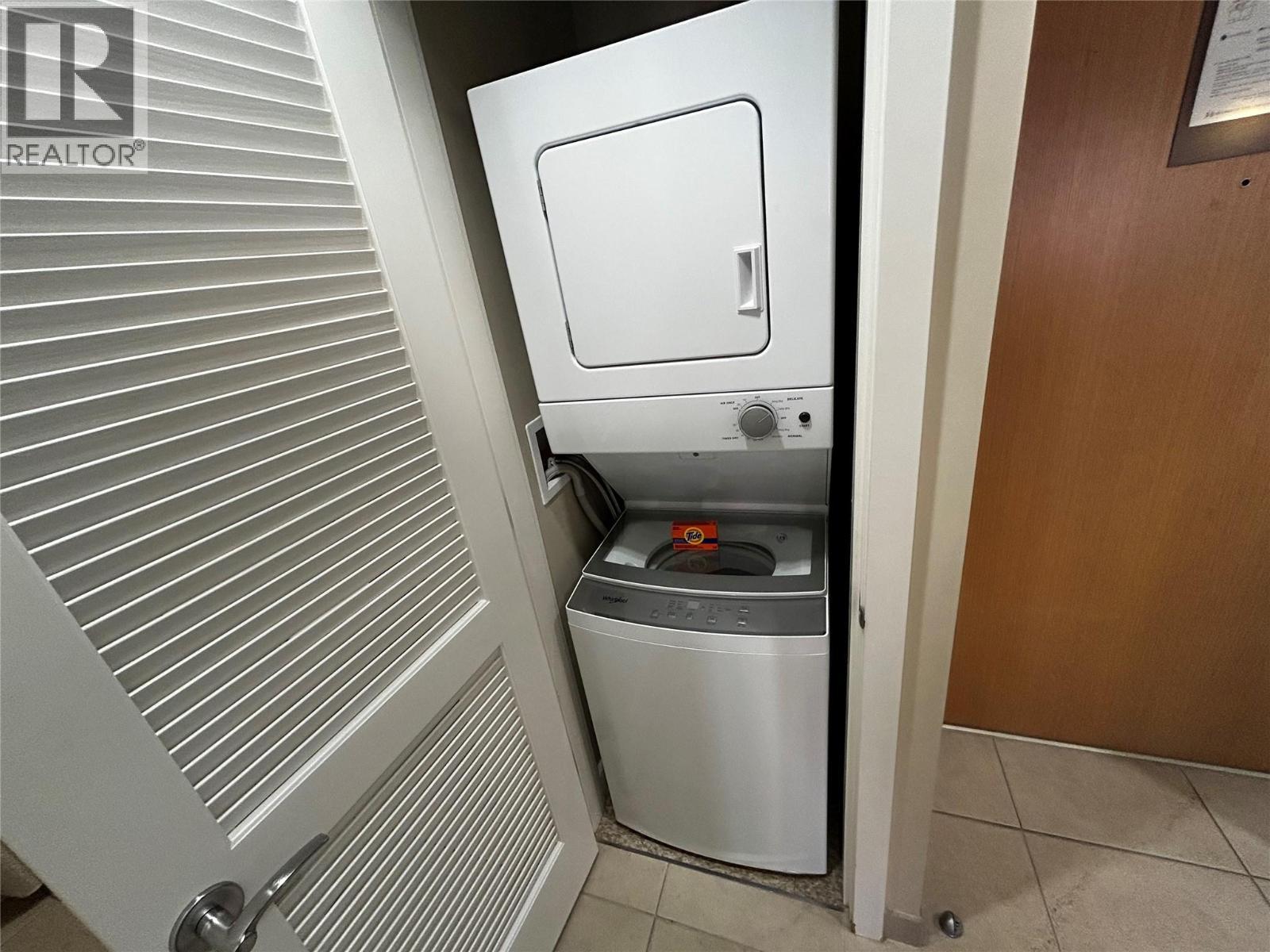 15 Park Place Place Unit# 341, Osoyoos, BC - Indoor Photo Showing Laundry Room