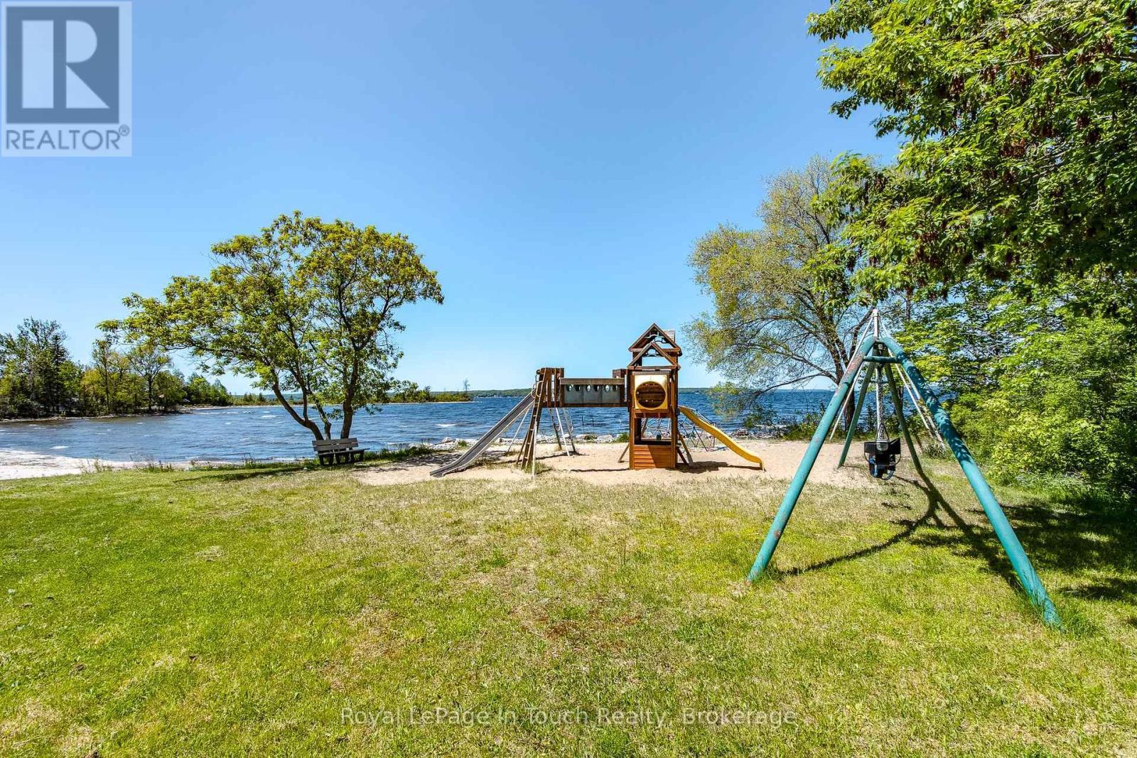 












9 EARLDOM BOULEVARD

,
Tay (Port McNicoll),




Ontario
L0K1R0

