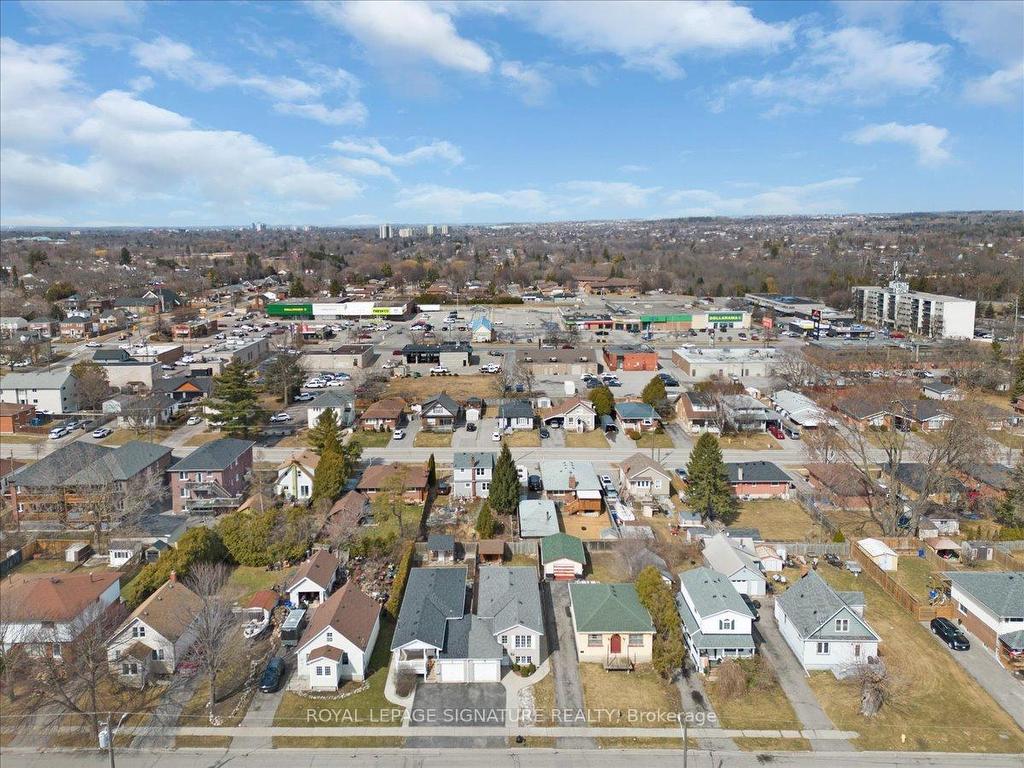 









590


Devon

Avenue, Lower,
Oshawa,




ON
L1H 1R8

