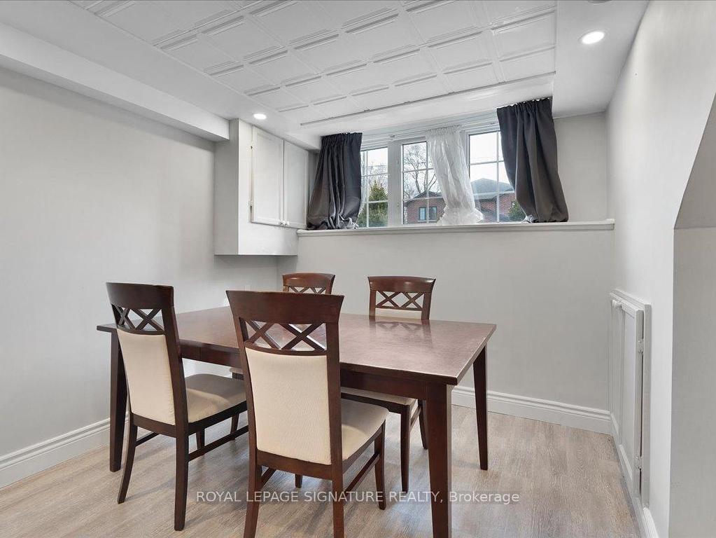









590


Devon

Avenue, Lower,
Oshawa,




ON
L1H 1R8

