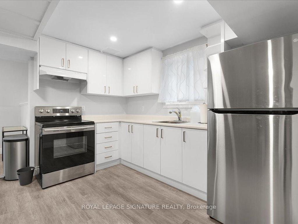 









590


Devon

Avenue, Lower,
Oshawa,




ON
L1H 1R8


