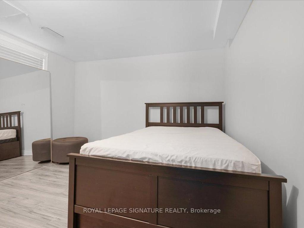 









590


Devon

Avenue, Lower,
Oshawa,




ON
L1H 1R8

