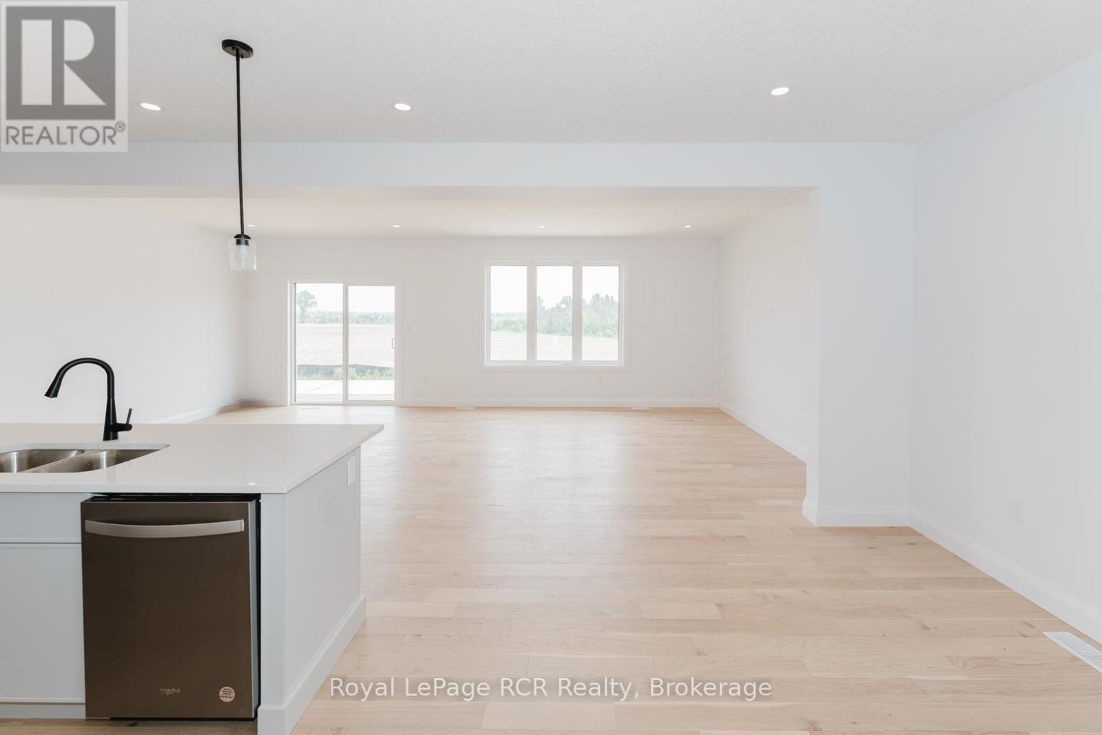 












266 SCHMIDT DRIVE

,
Wellington North (Arthur),




Ontario
N0G1A0

