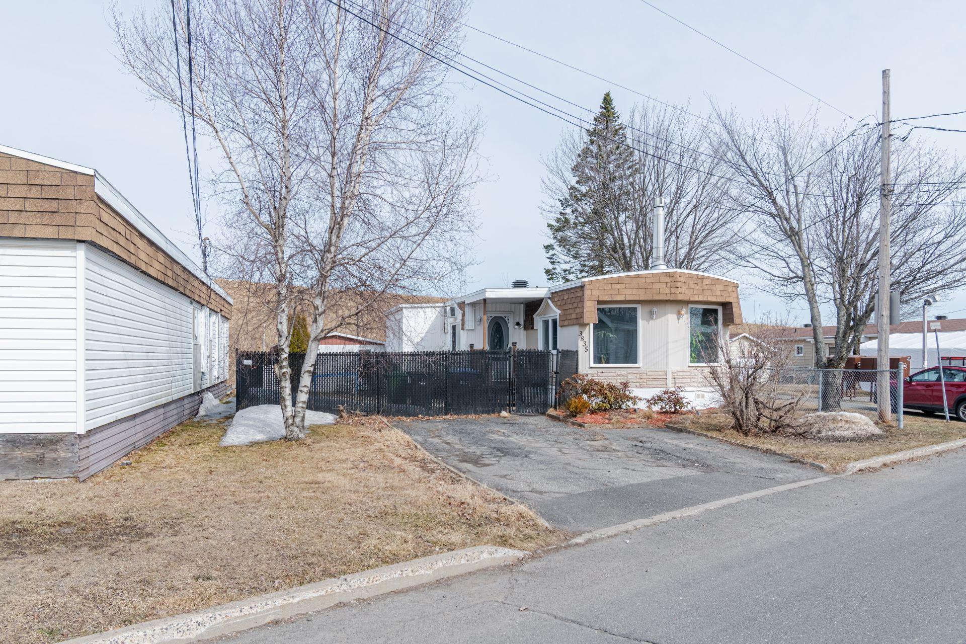 









3835


Rue des Fougères

,
Lévis (Desjardins),




QC
G6V7M5

