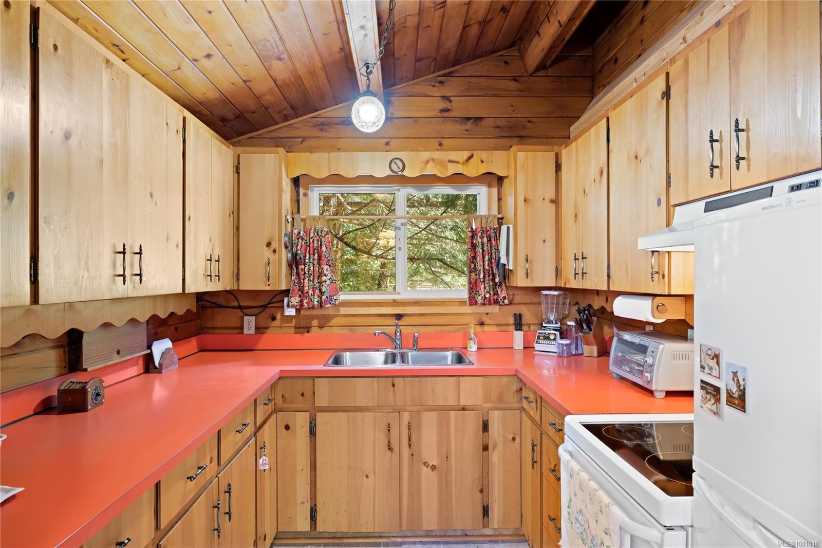 









3826


CHARLTON

Dr,
Qualicum Beach,




BC
V9K 1Z3

