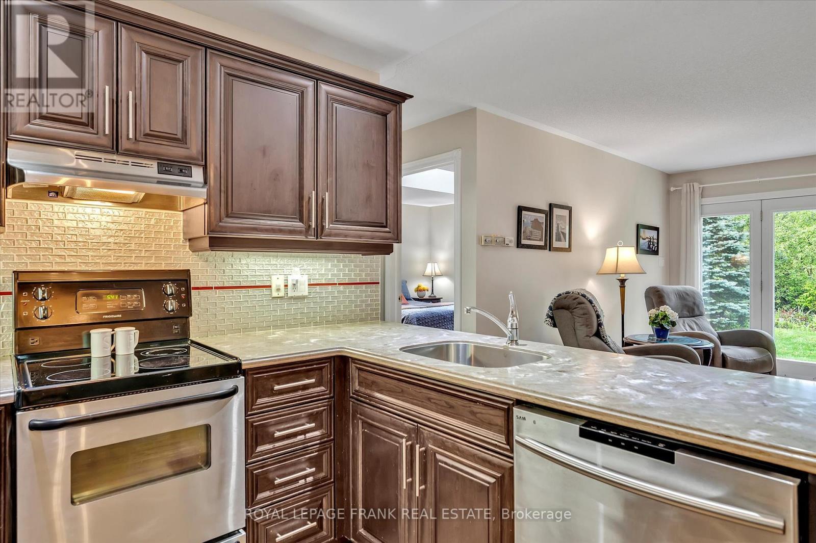












23 - 300 FRANMOR DRIVE

,
Peterborough East (North),




Ontario
K9H7R1

