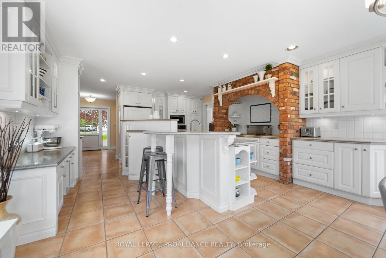 












23 QUIGG LANE

,
Prince Edward County (Ameliasburg Ward),




Ontario
K0K1L0

