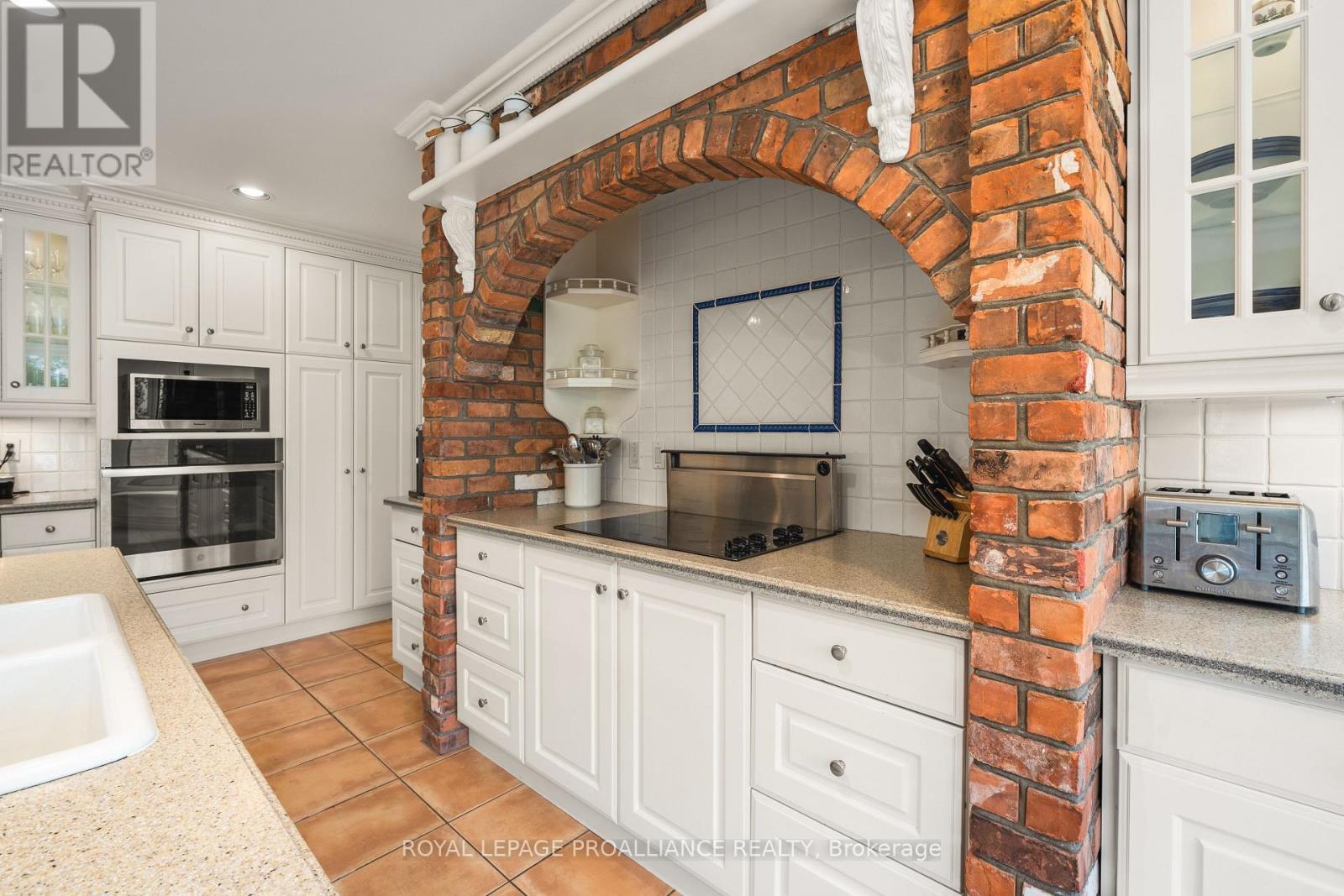 












23 QUIGG LANE

,
Prince Edward County (Ameliasburg Ward),




Ontario
K0K1L0

