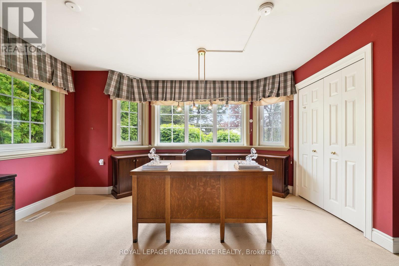 












23 QUIGG LANE

,
Prince Edward County (Ameliasburg Ward),




Ontario
K0K1L0

