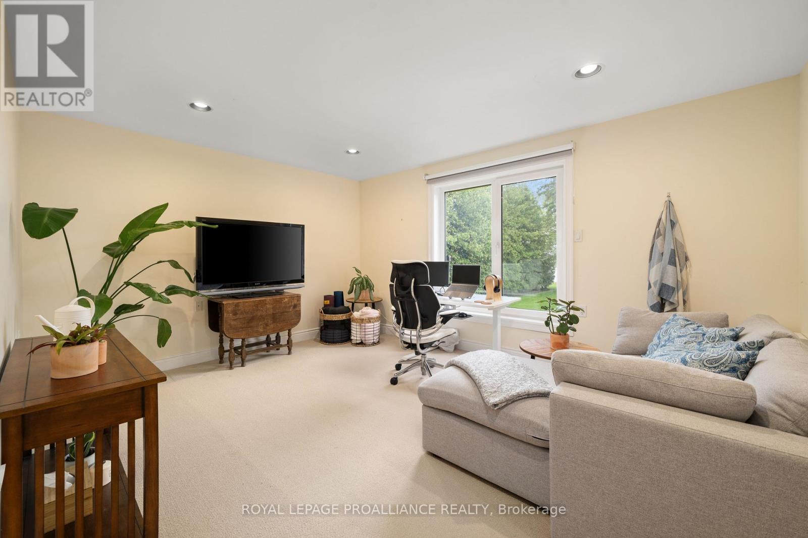 












23 QUIGG LANE

,
Prince Edward County (Ameliasburg Ward),




Ontario
K0K1L0

