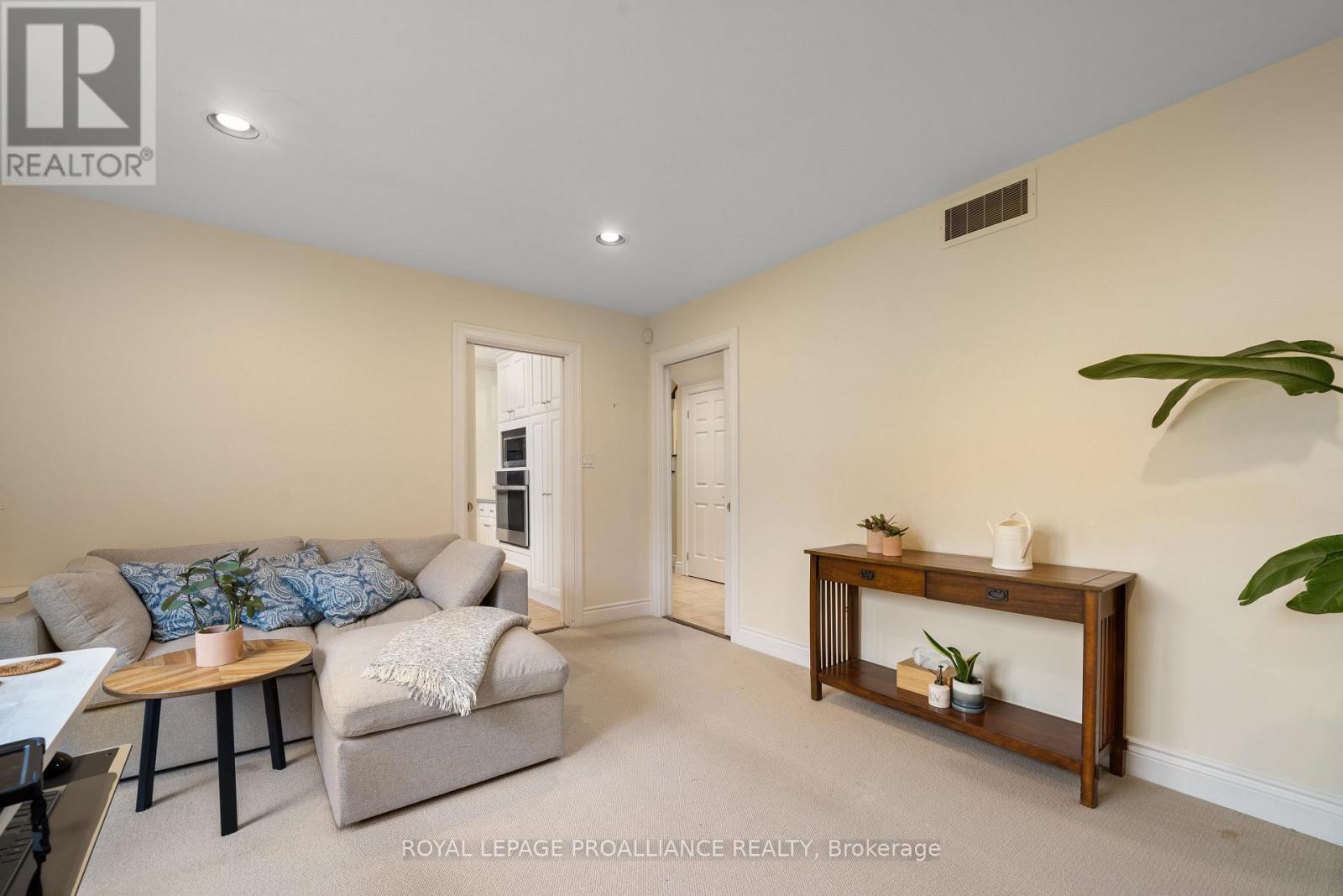 












23 QUIGG LANE

,
Prince Edward County (Ameliasburg Ward),




Ontario
K0K1L0

