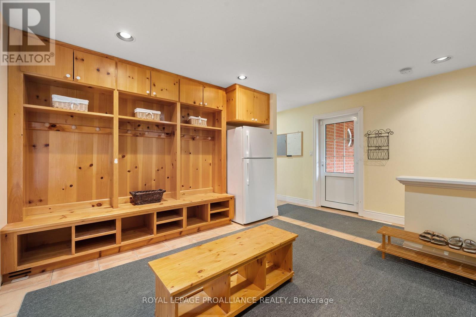 












23 QUIGG LANE

,
Prince Edward County (Ameliasburg Ward),




Ontario
K0K1L0

