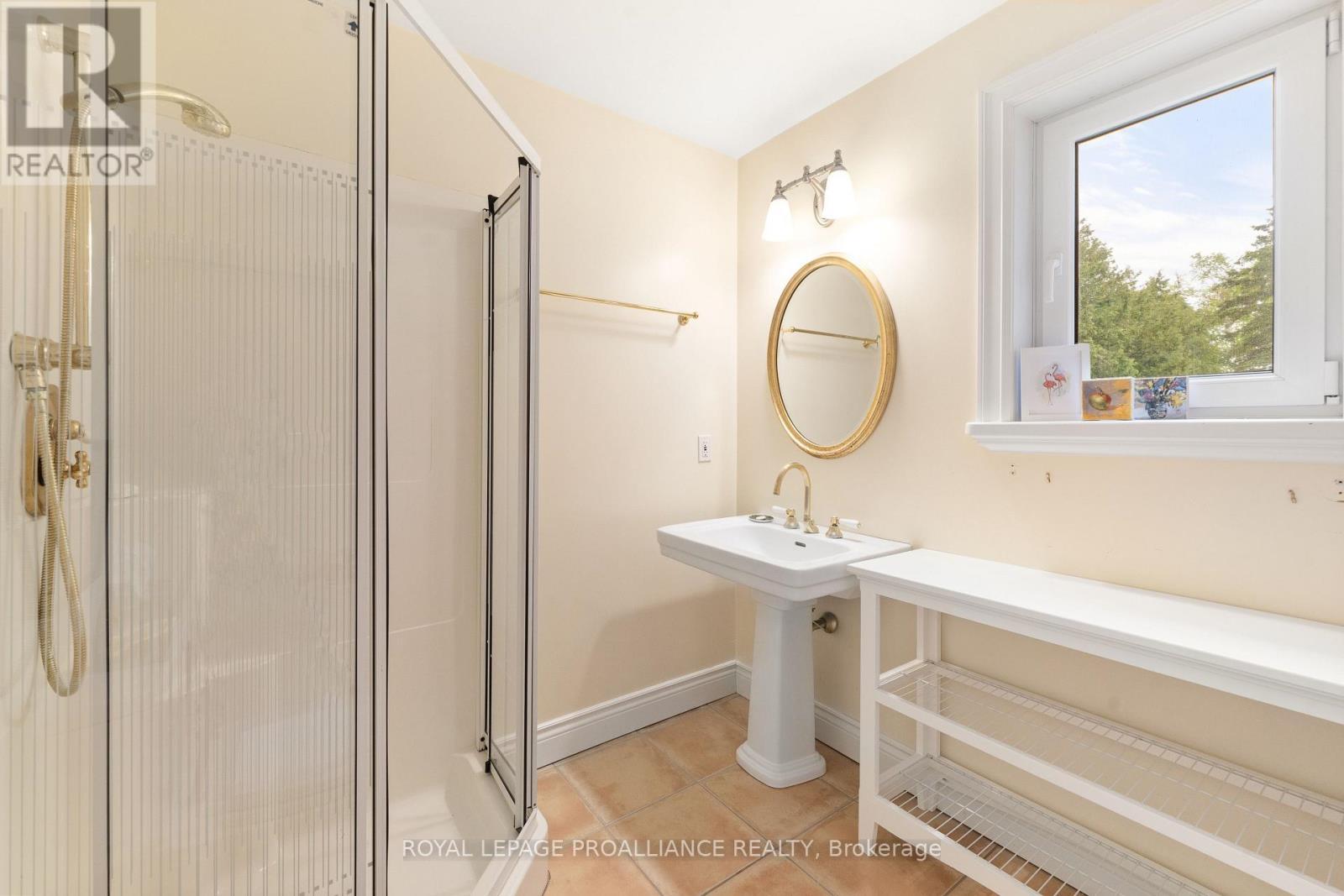 












23 QUIGG LANE

,
Prince Edward County (Ameliasburg Ward),




Ontario
K0K1L0

