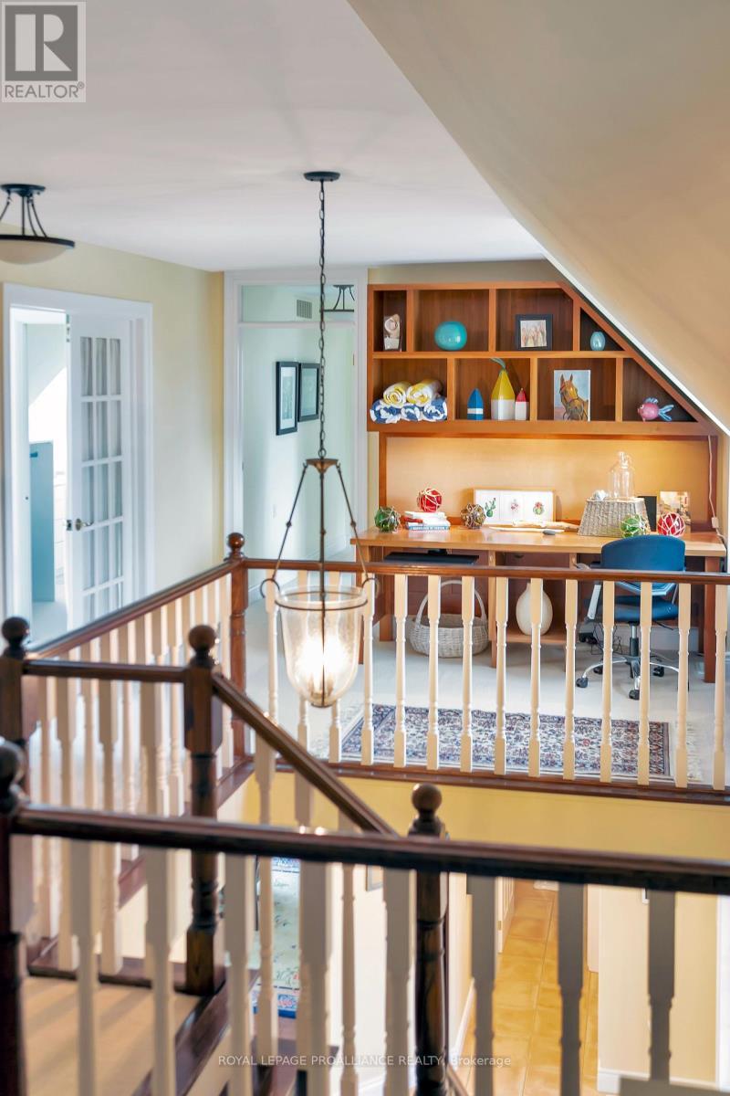 












23 QUIGG LANE

,
Prince Edward County (Ameliasburg Ward),




Ontario
K0K1L0


