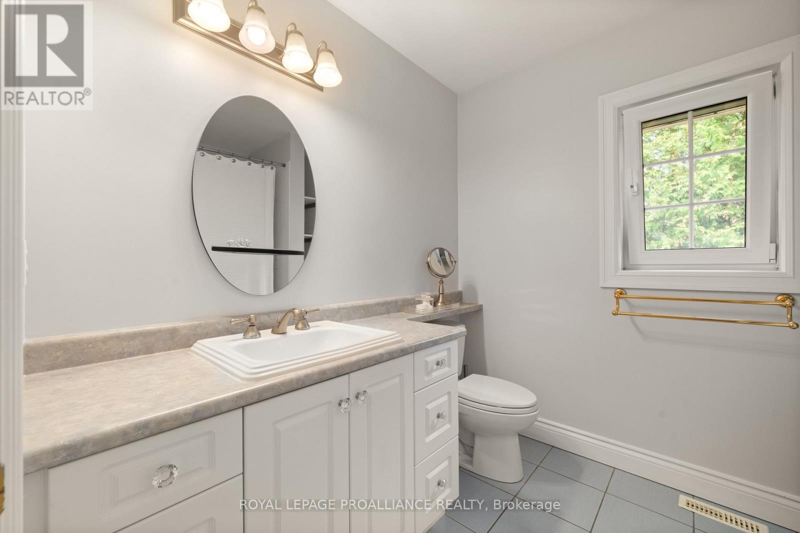 












23 QUIGG LANE

,
Prince Edward County (Ameliasburg Ward),




Ontario
K0K1L0

