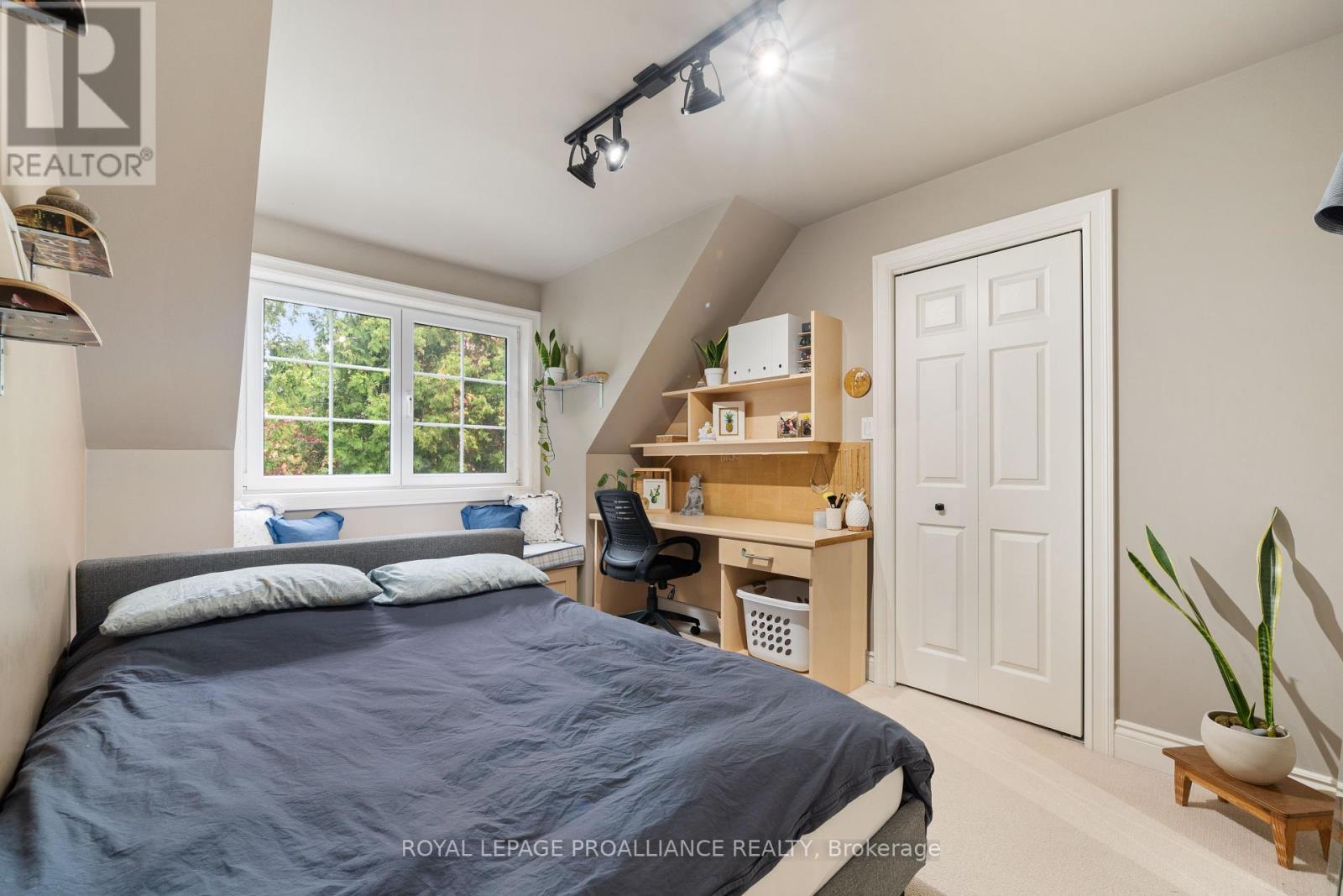 












23 QUIGG LANE

,
Prince Edward County (Ameliasburg Ward),




Ontario
K0K1L0

