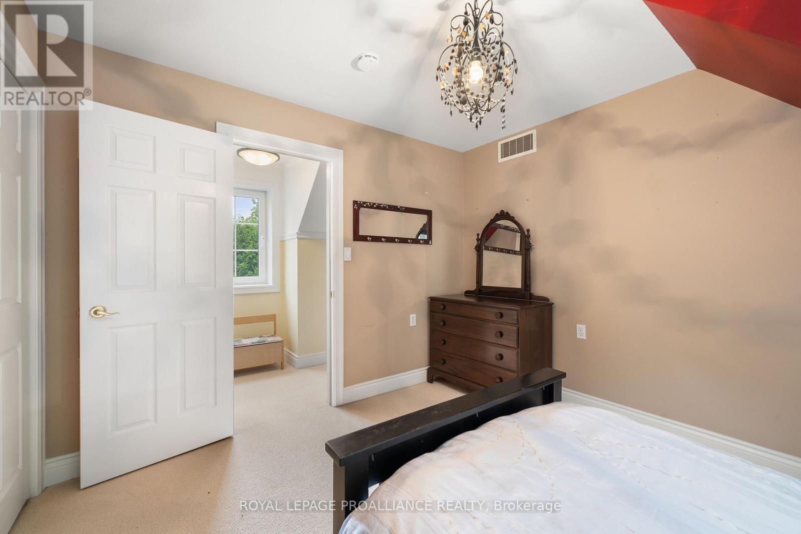 












23 QUIGG LANE

,
Prince Edward County (Ameliasburg Ward),




Ontario
K0K1L0


