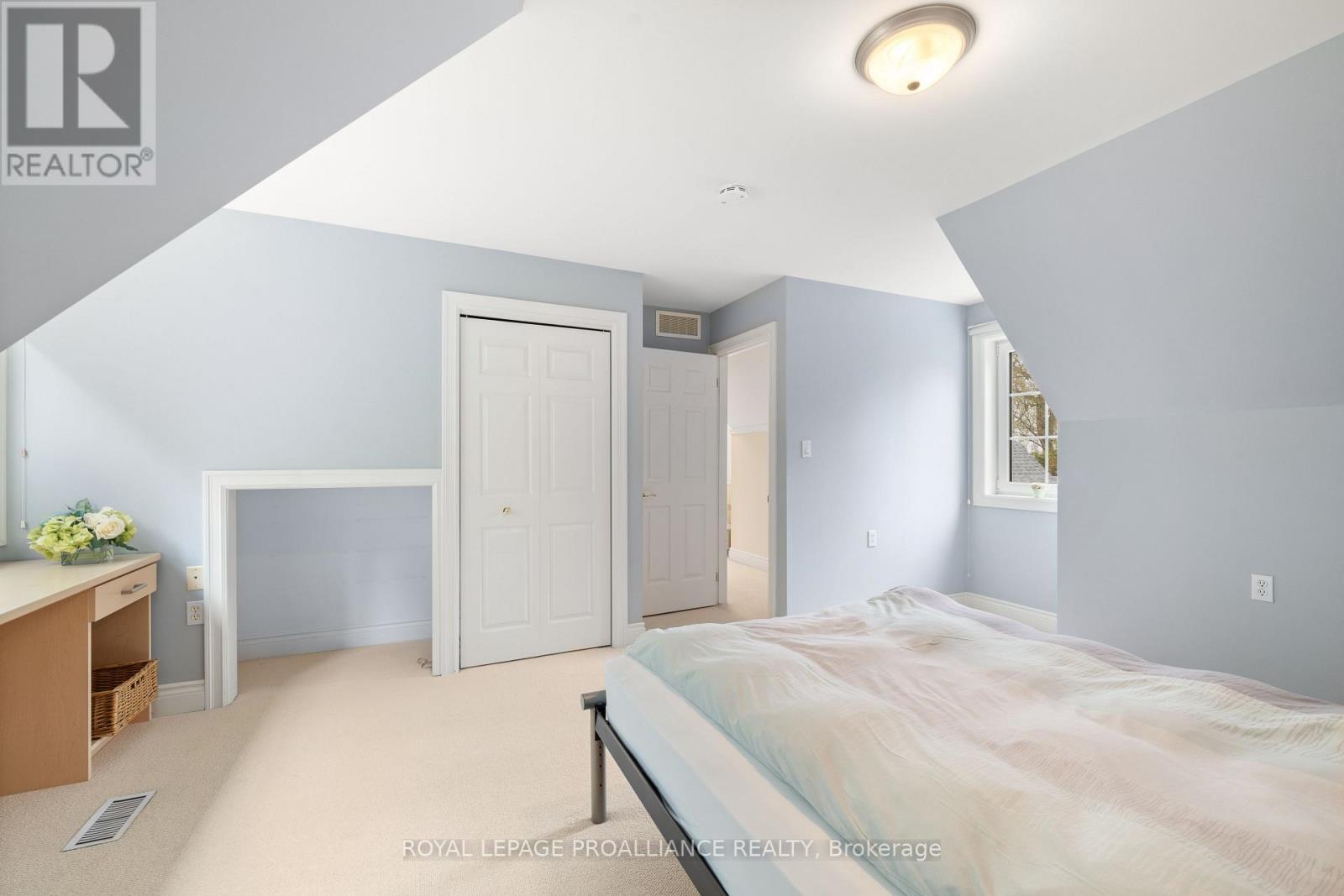 












23 QUIGG LANE

,
Prince Edward County (Ameliasburg Ward),




Ontario
K0K1L0

