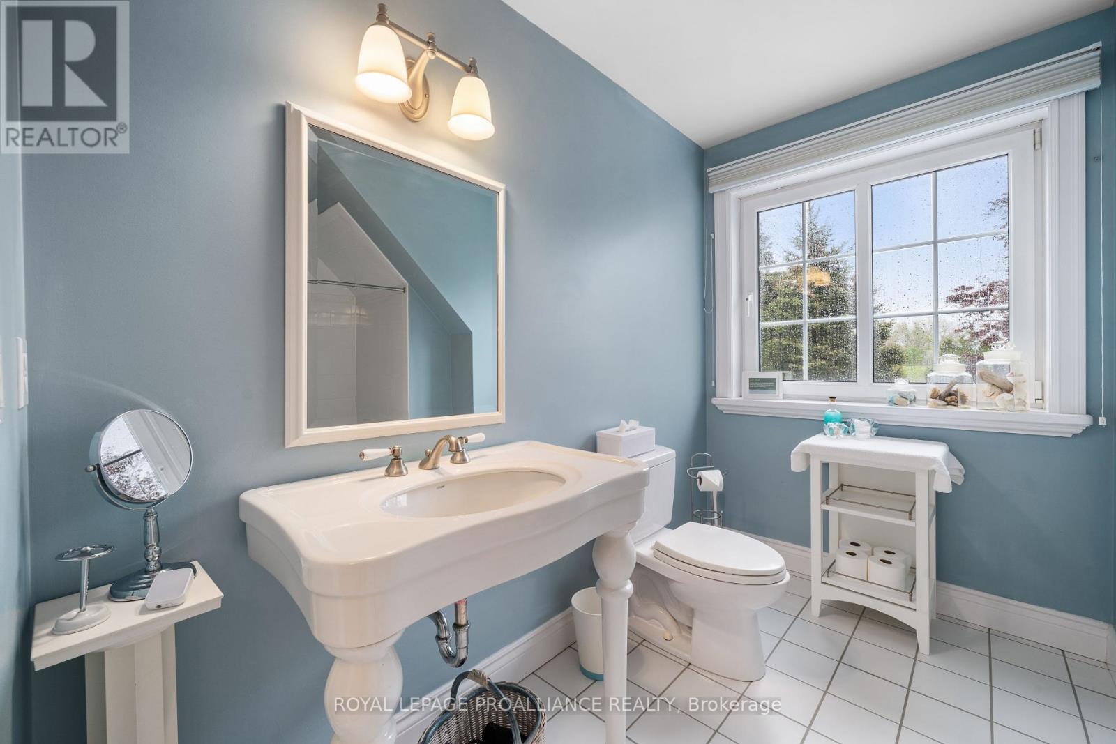 












23 QUIGG LANE

,
Prince Edward County (Ameliasburg Ward),




Ontario
K0K1L0

