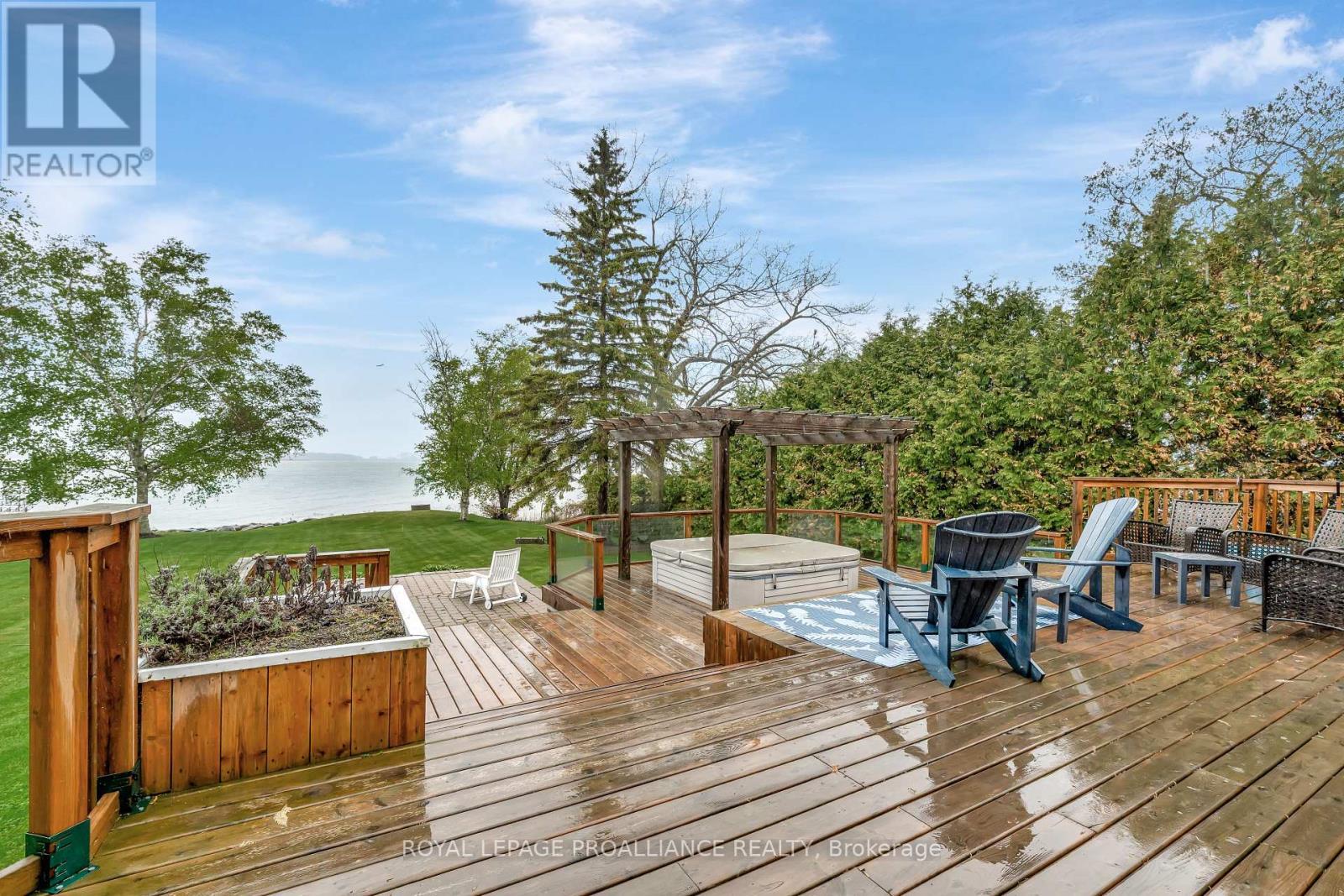 












23 QUIGG LANE

,
Prince Edward County (Ameliasburg Ward),




Ontario
K0K1L0


