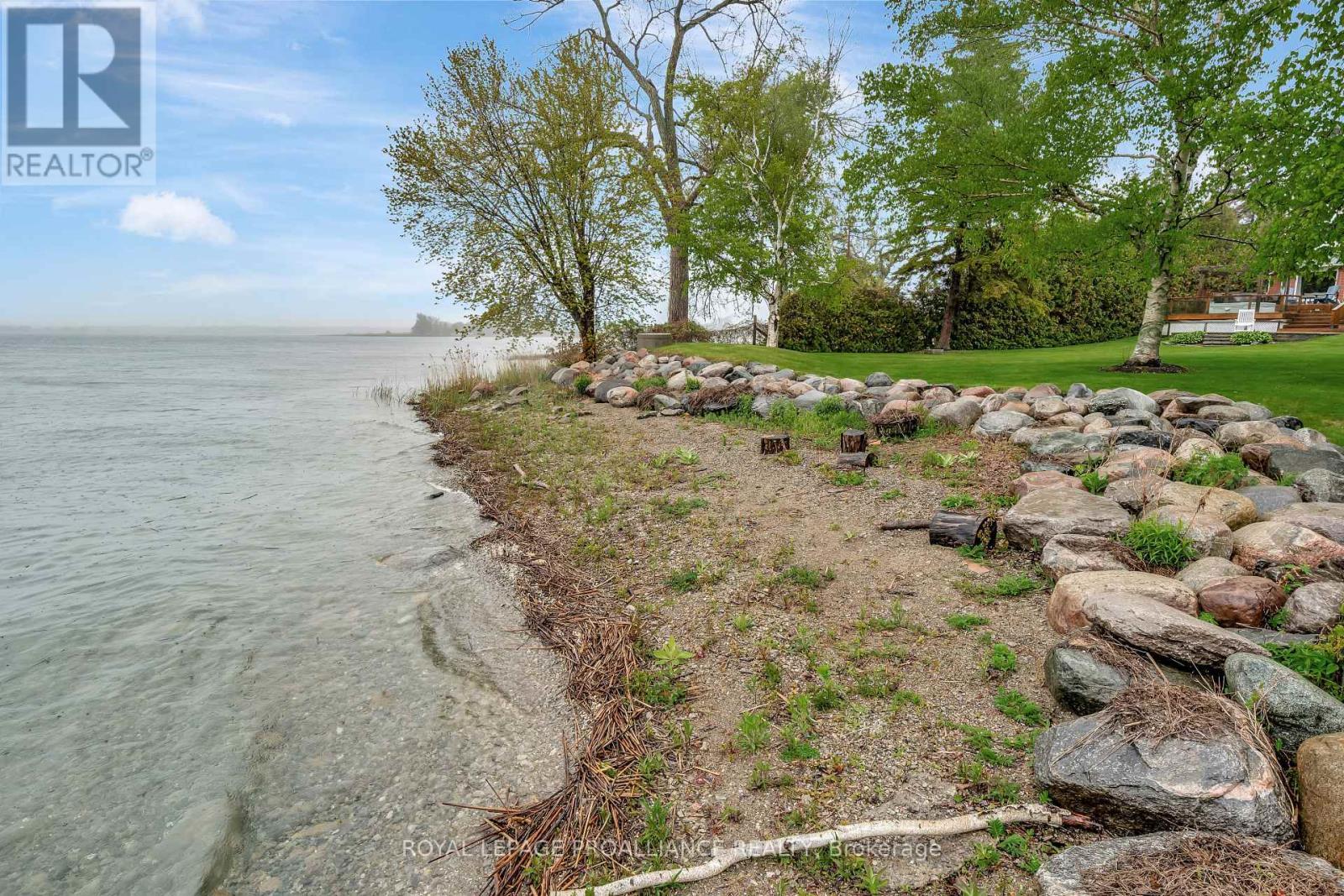 












23 QUIGG LANE

,
Prince Edward County (Ameliasburg Ward),




Ontario
K0K1L0

