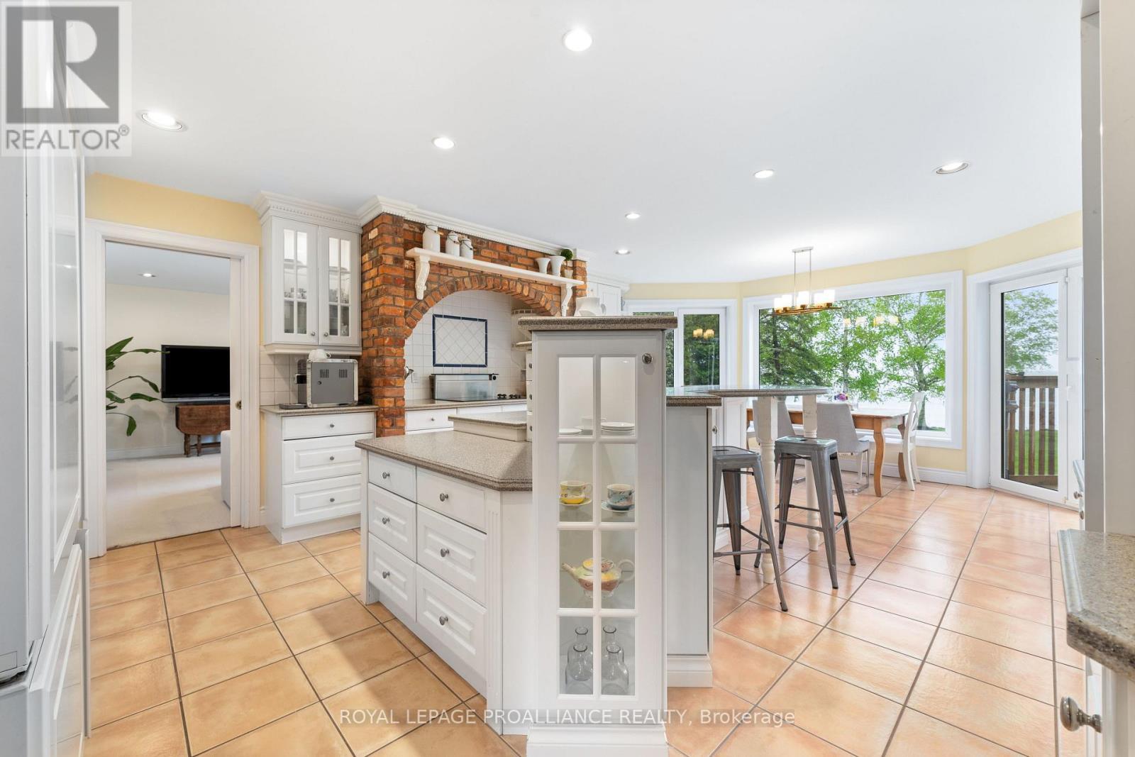 












23 QUIGG LANE

,
Prince Edward County (Ameliasburg Ward),




Ontario
K0K1L0


