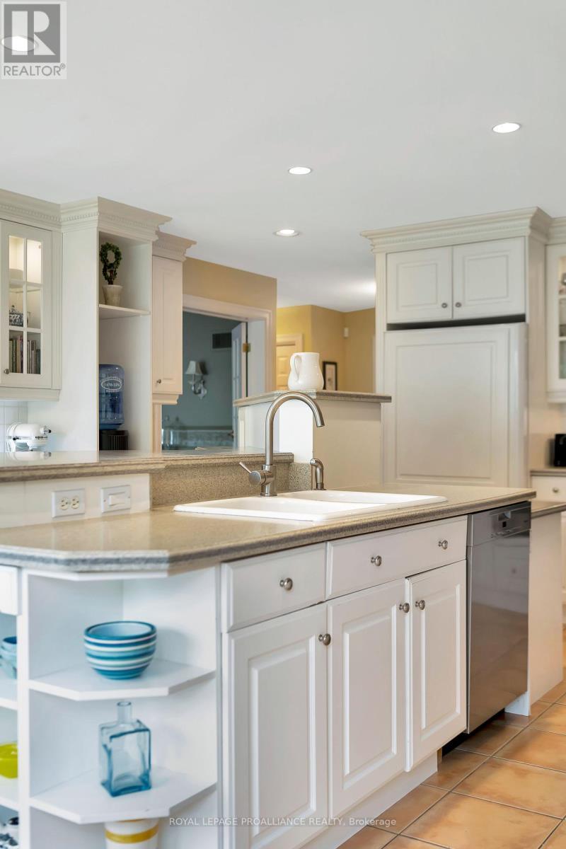 












23 QUIGG LANE

,
Prince Edward County (Ameliasburg Ward),




Ontario
K0K1L0

