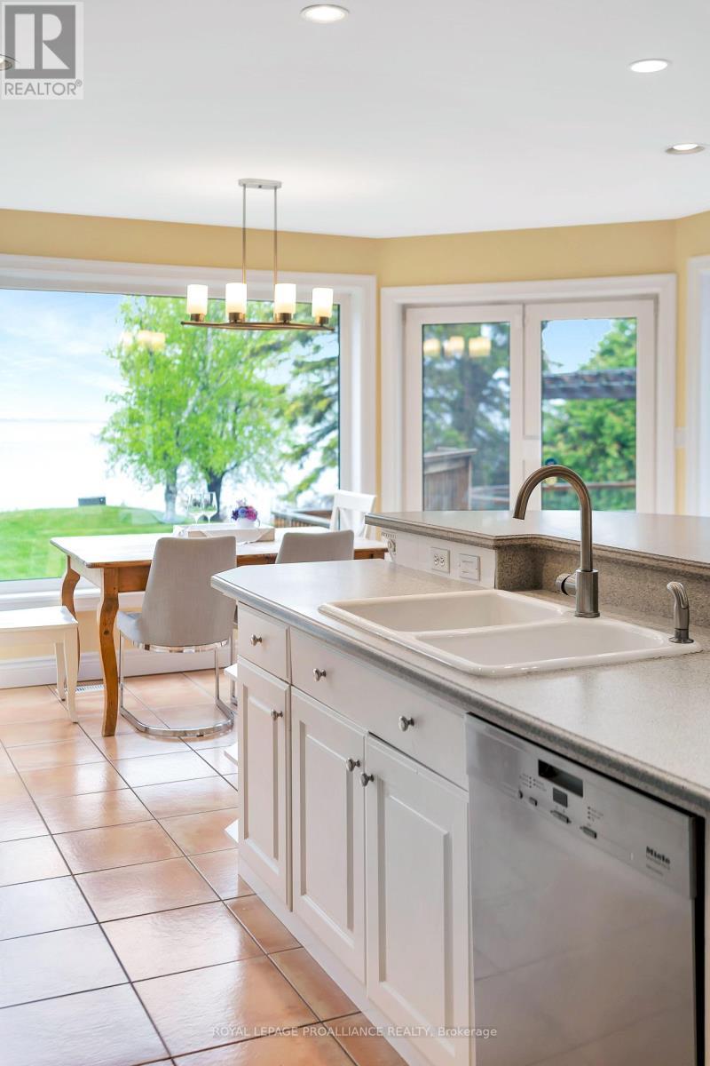 












23 QUIGG LANE

,
Prince Edward County (Ameliasburg Ward),




Ontario
K0K1L0

