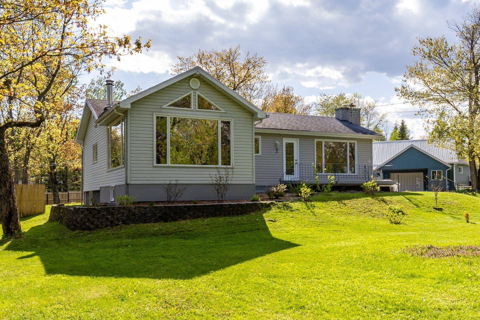 









7


Rue Vallières

,
Pont-Rouge,




QC
G3H2T8


