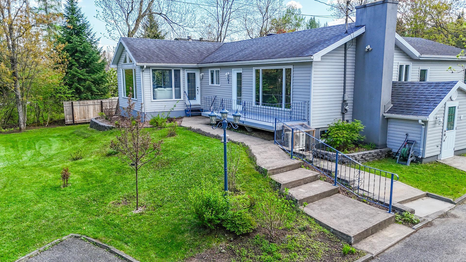 









7


Rue Vallières

,
Pont-Rouge,




QC
G3H2T8

