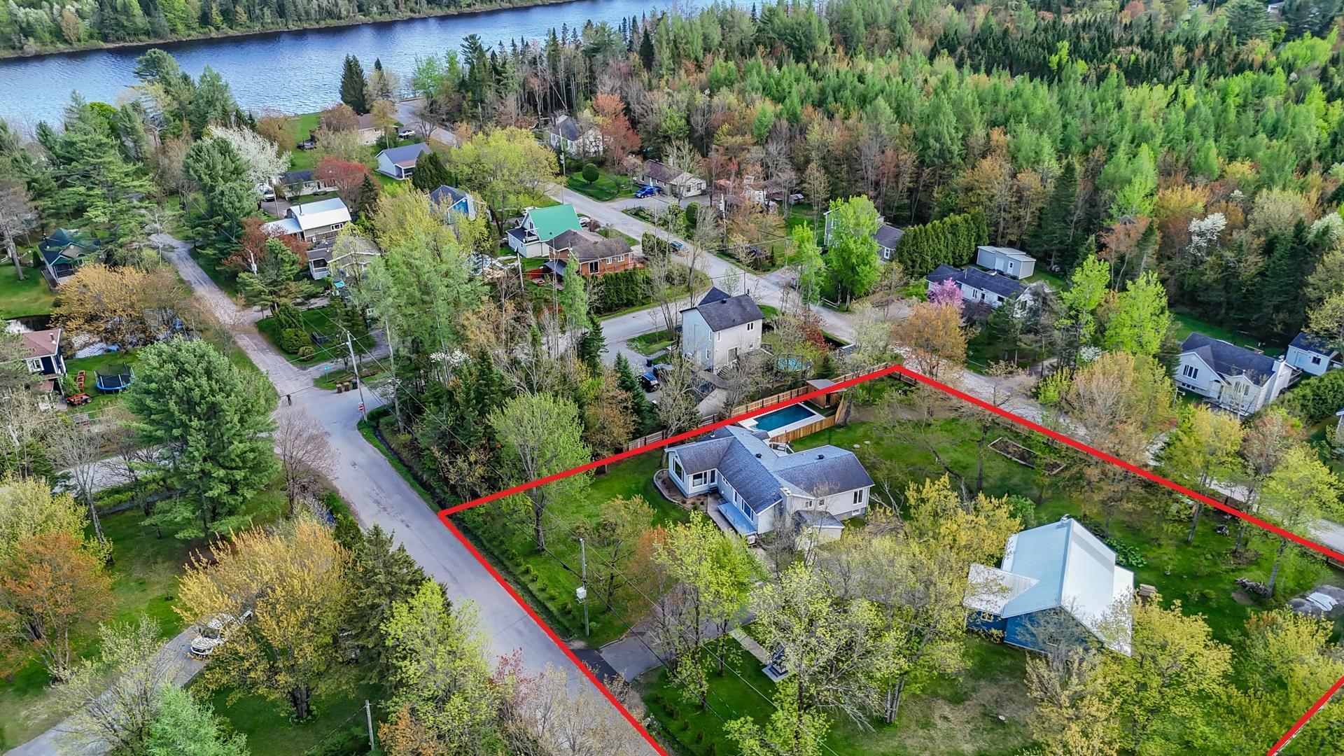 









7


Rue Vallières

,
Pont-Rouge,




QC
G3H2T8

