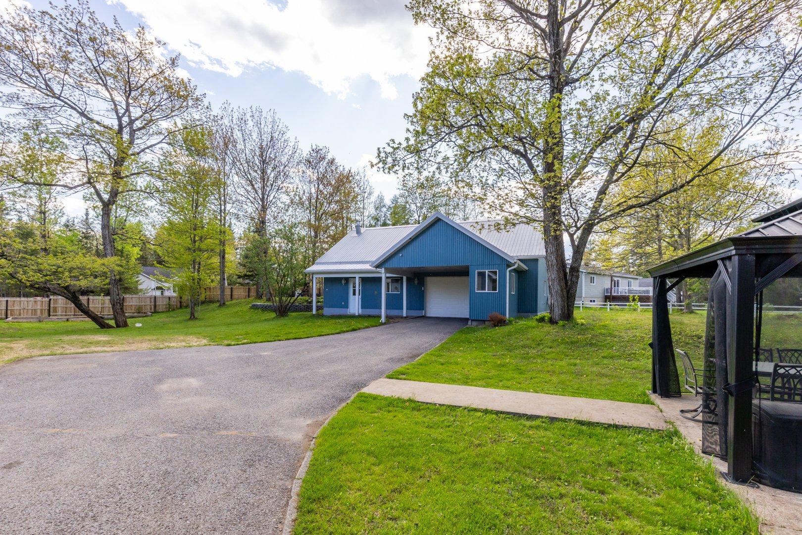 









7


Rue Vallières

,
Pont-Rouge,




QC
G3H2T8

