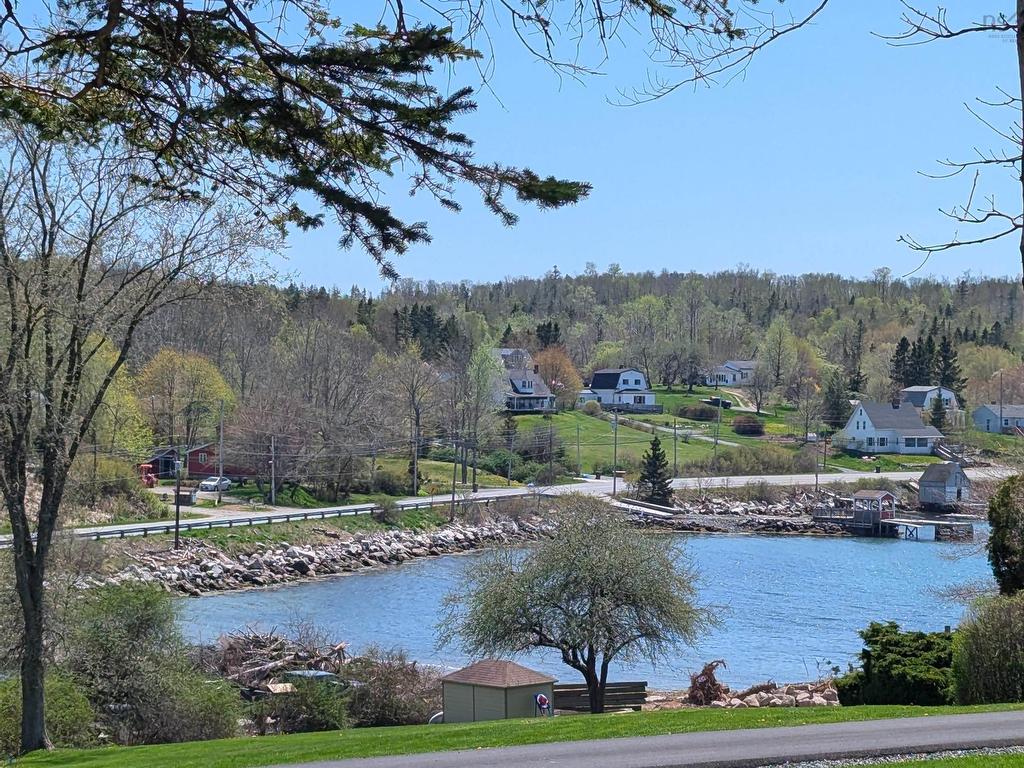 












2-B 91 Old Halifax Road

,
Glen Haven,







NS
B3Z 2W8

