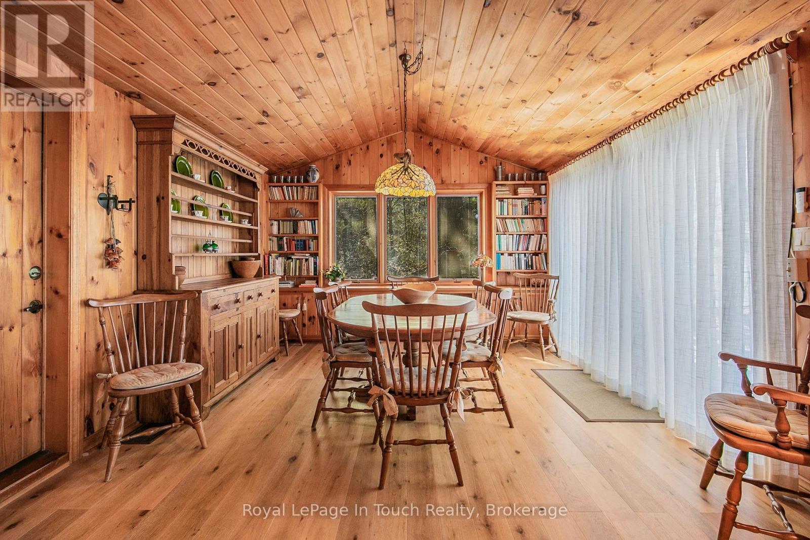 












731 CONCESSION 15 ROAD W

,
Tiny,




Ontario
L9M0H7

