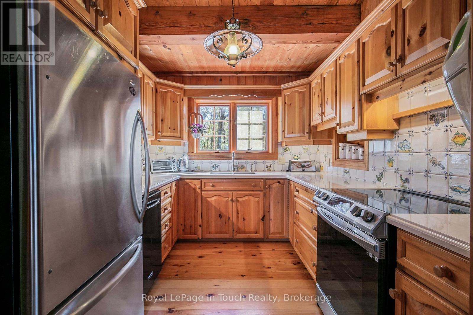 












731 CONCESSION 15 ROAD W

,
Tiny,




Ontario
L9M0H7

