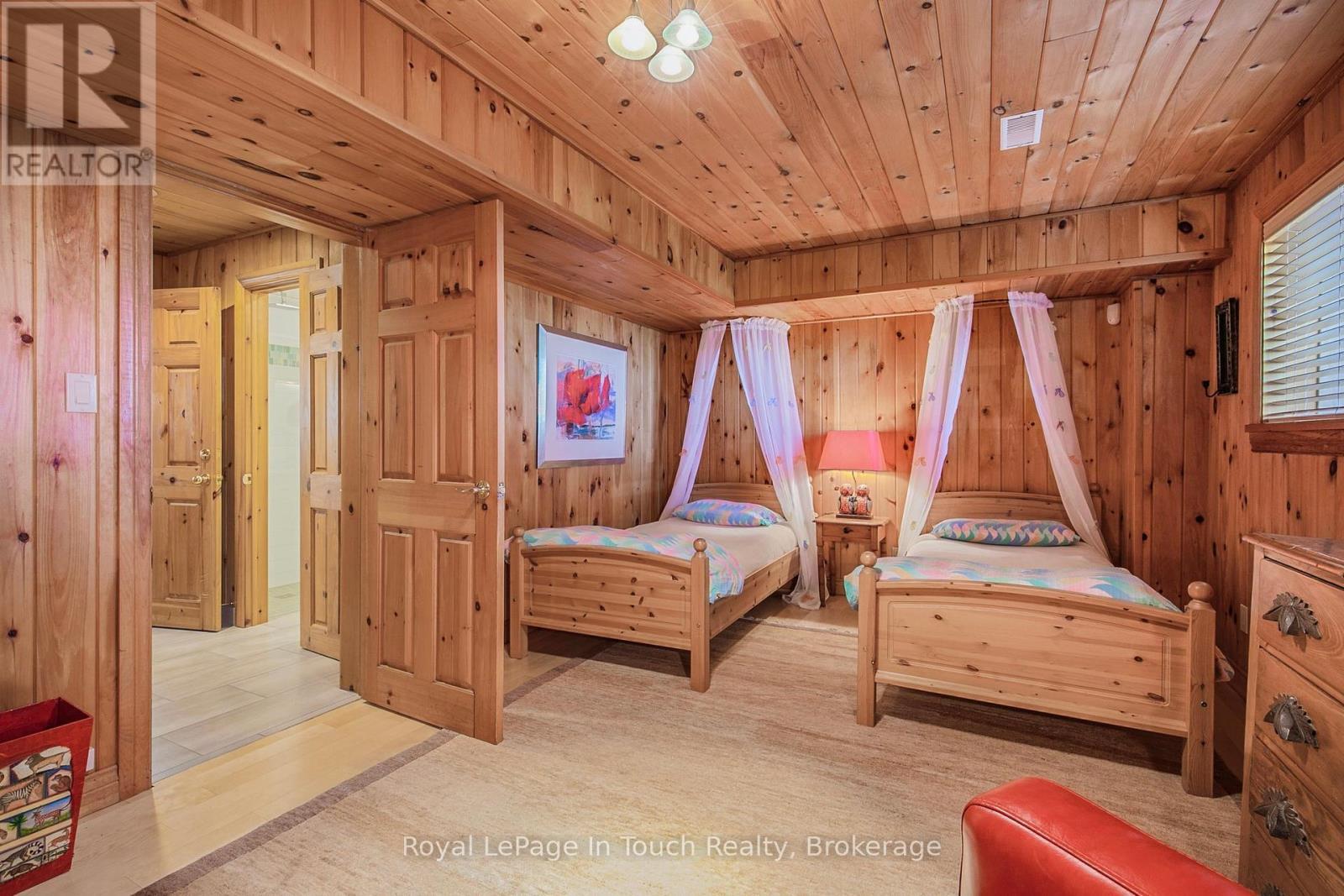 












731 CONCESSION 15 ROAD W

,
Tiny,




Ontario
L9M0H7

