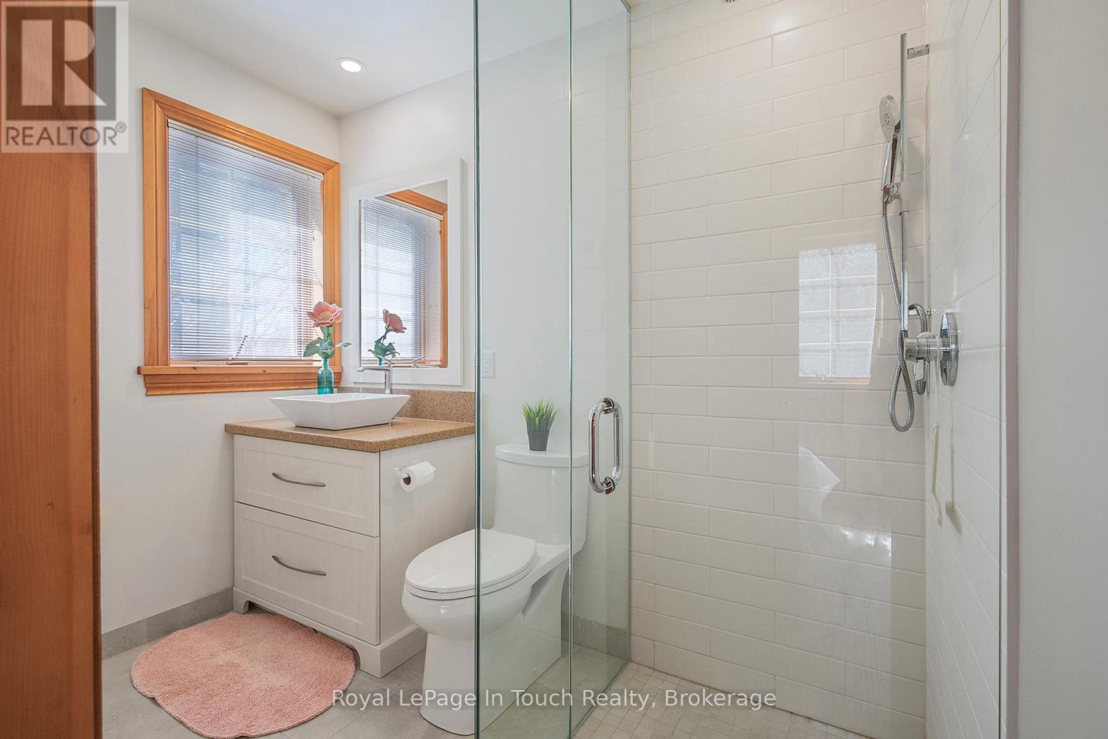 












731 CONCESSION 15 ROAD W

,
Tiny,




Ontario
L9M0H7

